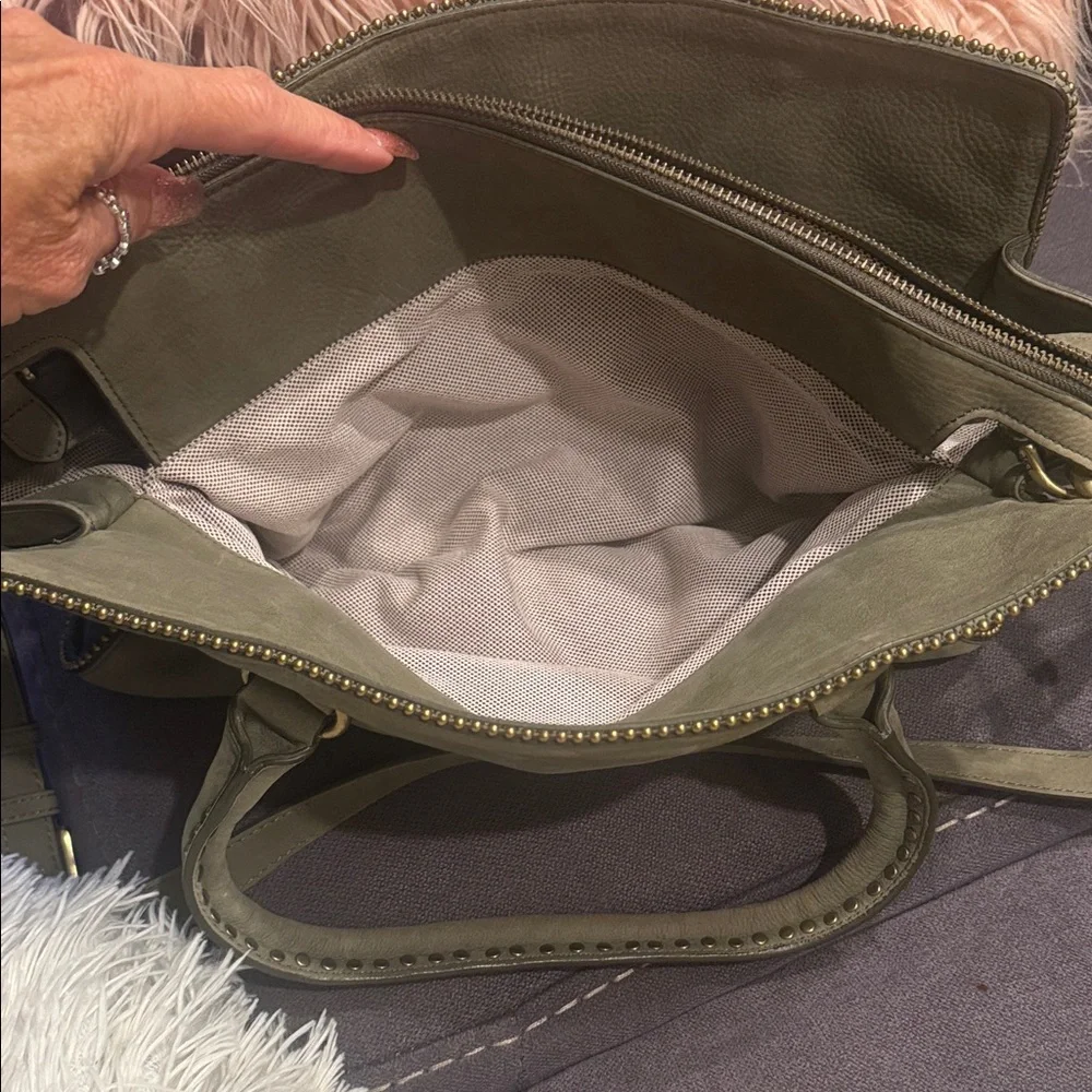 Diane Von Furstenberg. Elegant Army Green Handbag - Picture 3 of 10